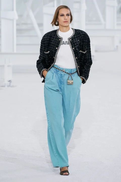 Brigitt01214804's tweet photo. #FashionSpring 2021 Chanel https://t.co/ruuPuzczZF