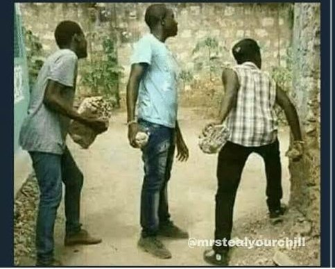 ThaladhoniDhoni's tweet image. Ramya pandian&apos;s Mother and brother  waiting for her in home after she got evicted 
#RedCardForBalaji 
#RamyaPandian
#AariArmy #AariArujunan 
#BiggBossTamil4 
@iamramyapandian  @Aariarujunan