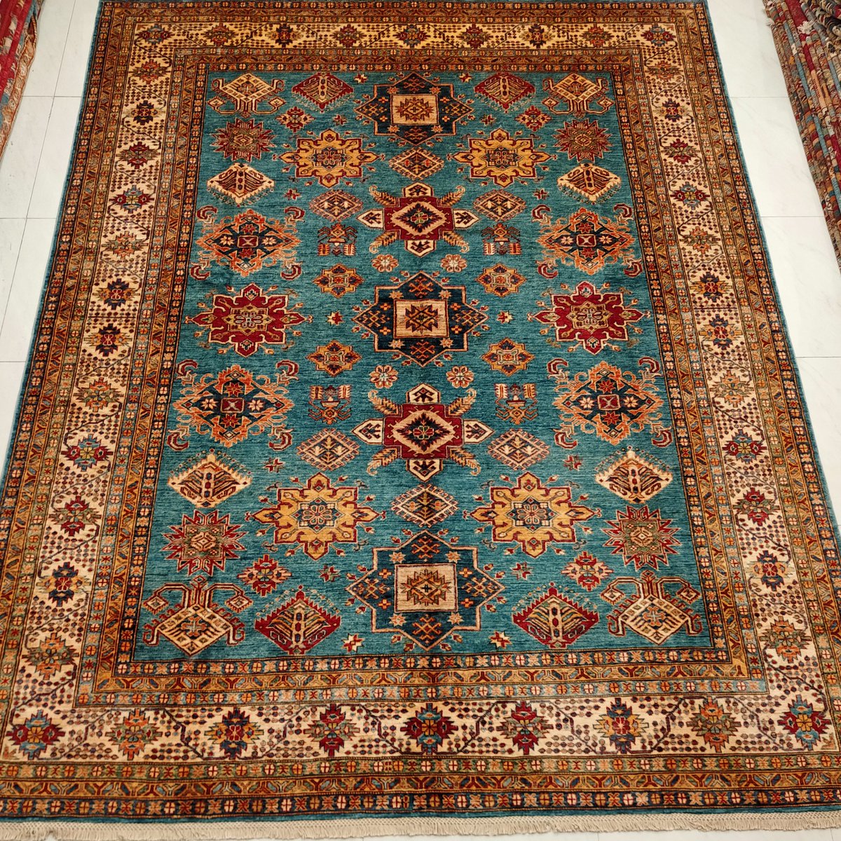 HandMade1985's tweet image. Design: Super Kazak
Size: 8 x 10 Ft
Export Quality
100% hand made woolen Rugs
#Orientalrugs #homedecor #interiordesign #artwork #design #flooring #NewYear2021 #WINTER #carpet #Lahore #Manufacturing #exporters #Pakistani #oneofakind #antiques #vintage #drawing