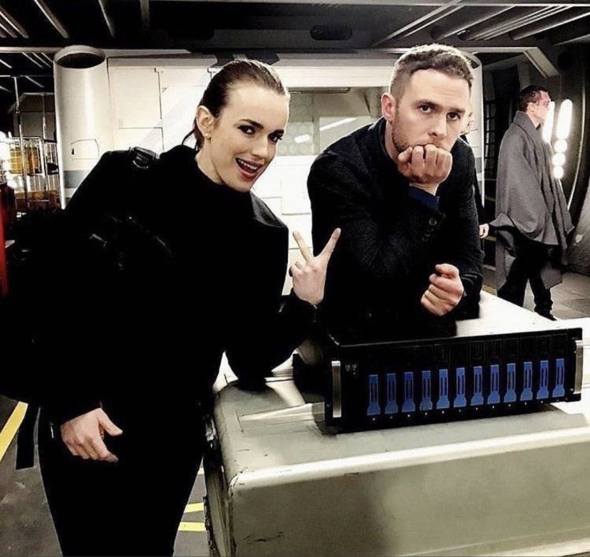 elizabeth being everyone’s best friend: a thread <33