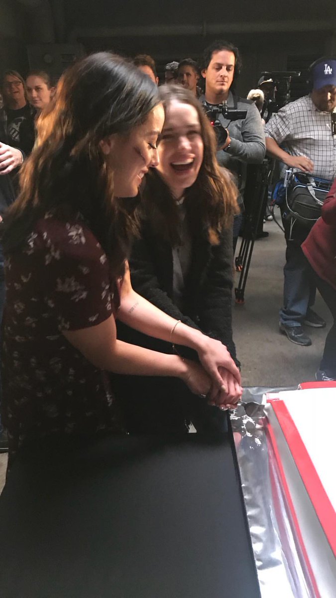 elizabeth being everyone’s best friend: a thread <33