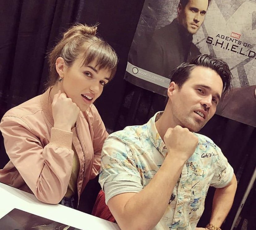 elizabeth being everyone’s best friend: a thread <33