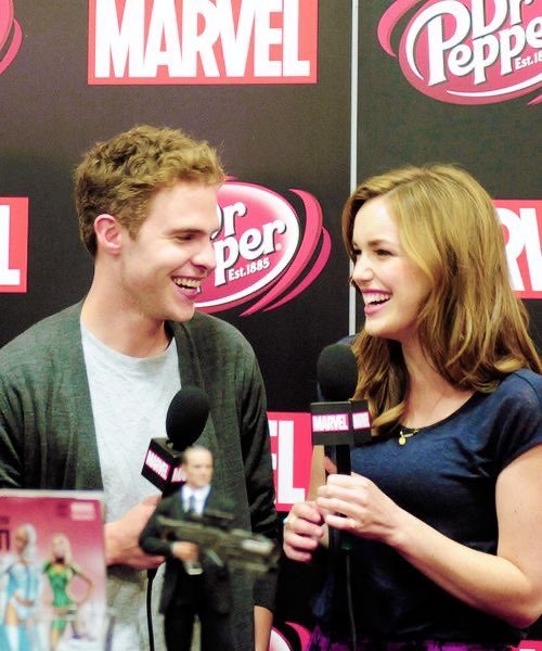 elizabeth being everyone’s best friend: a thread <33