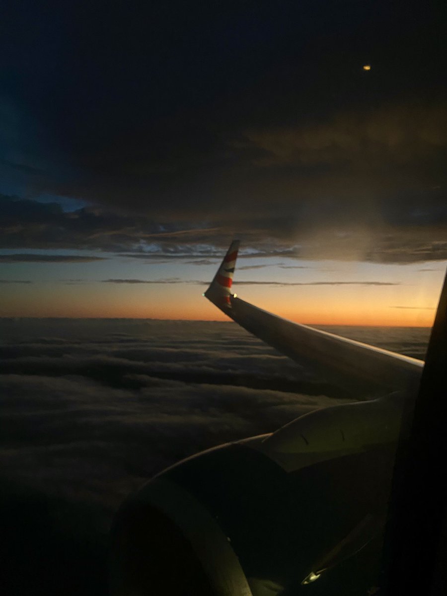 NaFifa17's tweet photo. I was lucky enough to see Durban’s epic sunset on a plane.. it was breathtaking 😍 https://t.co/QRQAwHbQgy