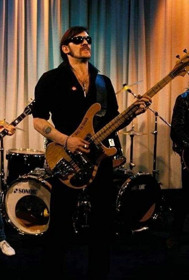 I’m everything they say
I'm so bad, baby I don't care.