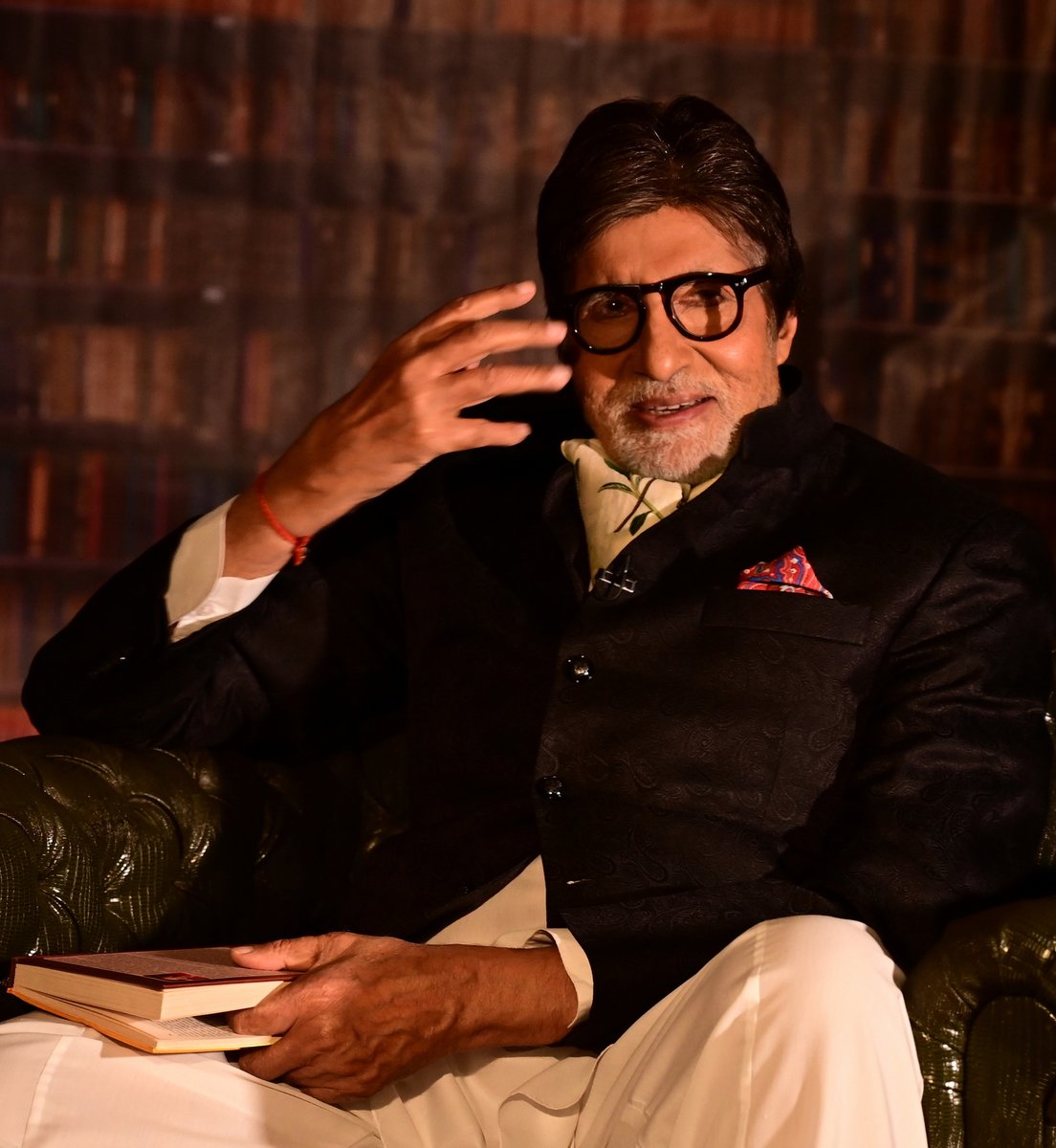 T 3771 - 
" त्याग के बिना कुछ भी पाना सम्भव नहीं
क्योंकि एक सांस लेने के लिए भी पहले सांस छोड़नी पड़ती है .!! " 
~ Ef aM