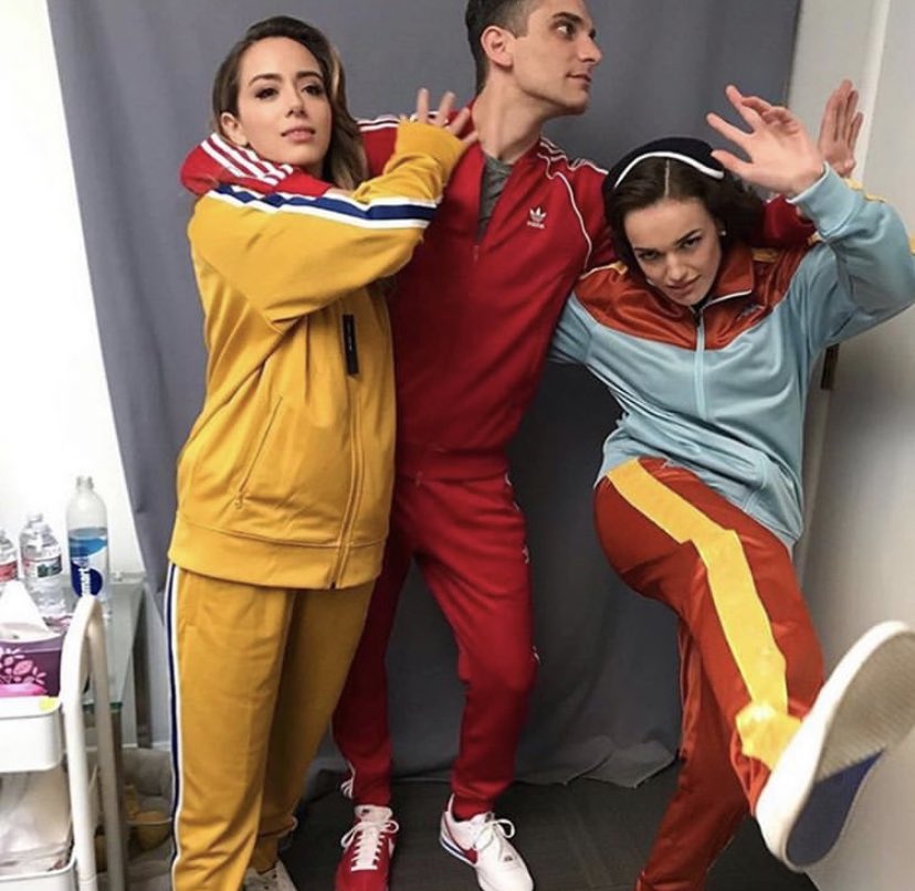 elizabeth being everyone’s best friend: a thread <33