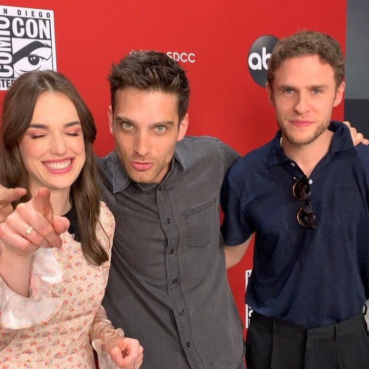 elizabeth being everyone’s best friend: a thread <33