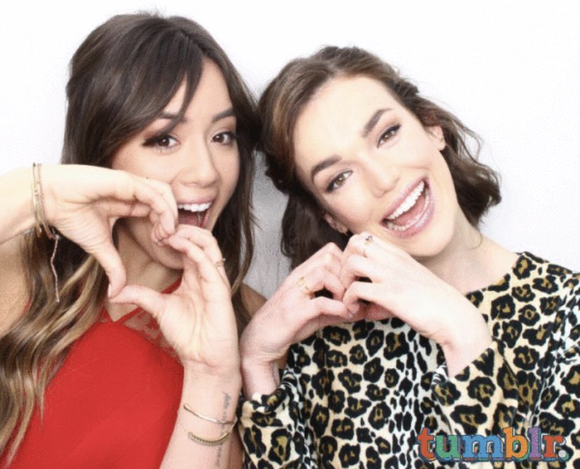 elizabeth being everyone’s best friend: a thread <33