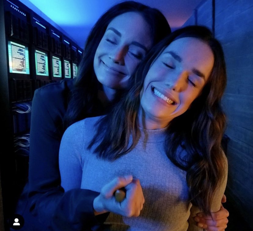 elizabeth being everyone’s best friend: a thread <33