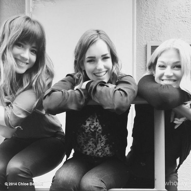 elizabeth being everyone’s best friend: a thread <33