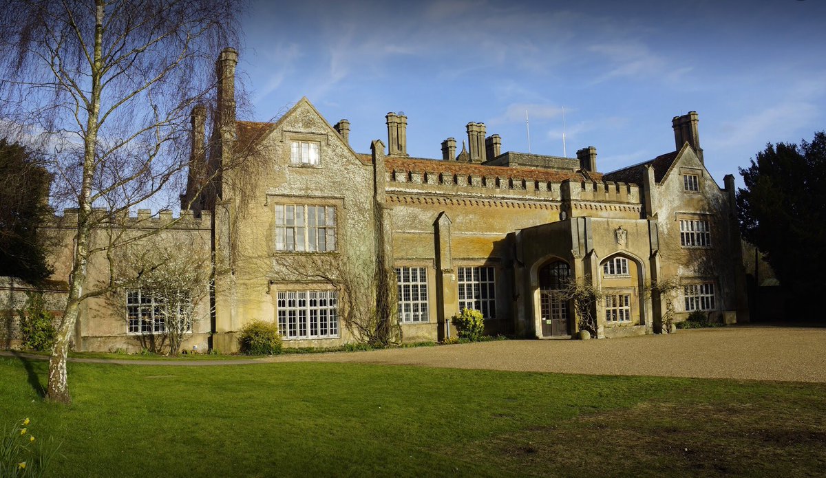 Nearing Marwell zoo now. Froo de binoculars I can see plumingoes.  @ValinVigo doo yoo hav de contraption yoo brort?  #CalisGrandTour