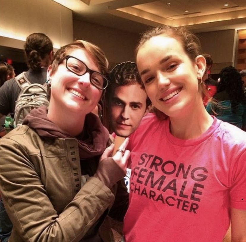 elizabeth being everyone’s best friend: a thread <33