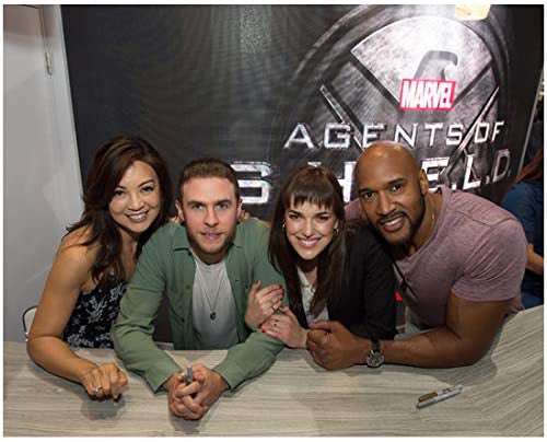 elizabeth being everyone’s best friend: a thread <33