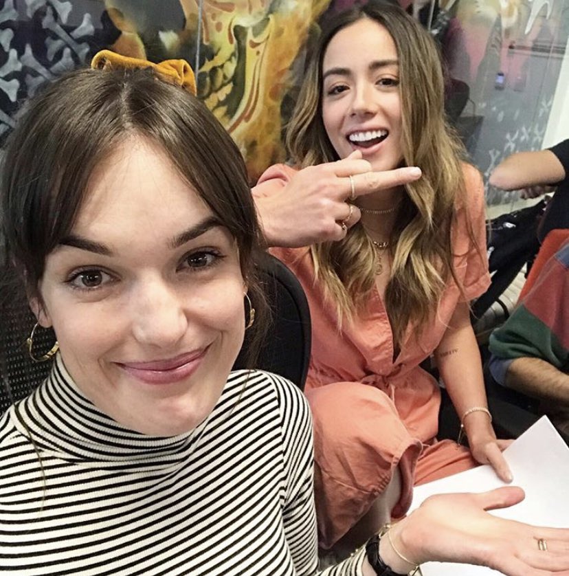 elizabeth being everyone’s best friend: a thread <33