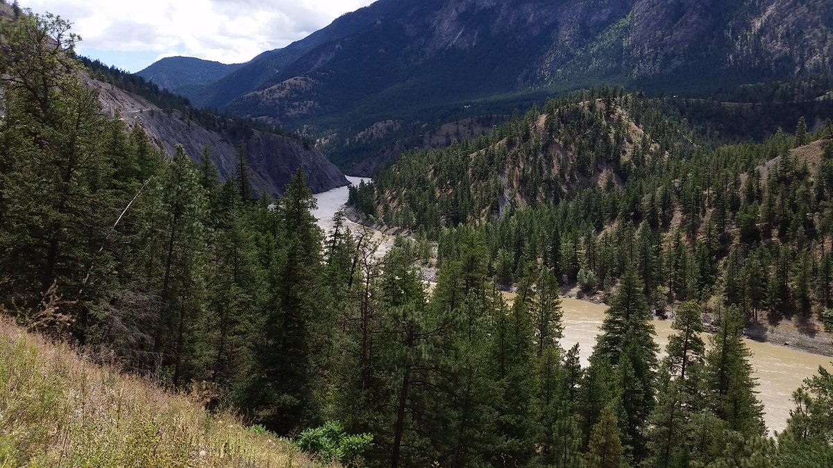 Old timers (Chinese & local Indians/FNs) kept  #mining the Fraser River for quite a while (until early 1900s) even after the 1860s Gold Rush subsided. Here the mighty Fraser brings in new gold from upstream.