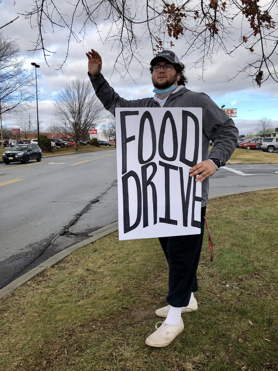DarylHayesFCA's tweet photo. Amazing day! Thanks to all our Fellowship of Christian Athletes kids who collected thousands of items for local food pantry Loaves &amp; Fishes! @joshhayes54 @natehayes76 @MidAtlanticFCA https://t.co/i8fP3OVItv