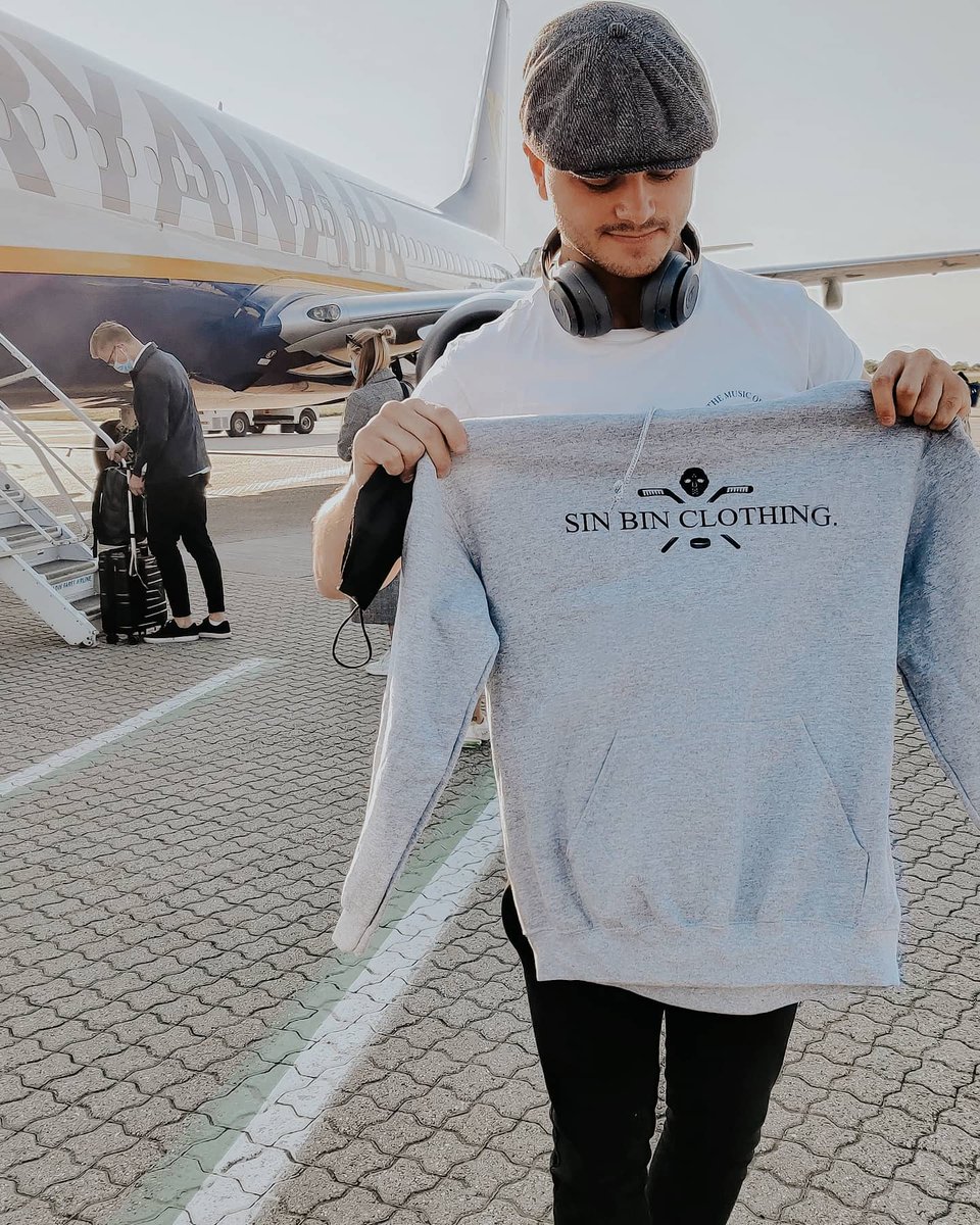 SinBinClothing's tweet photo. Tonight we're watching @IIHFHockey 🇸🇪vs🇫🇮 so we had to post a throwback to when Sam Duggan flew to Sweden for @segeltorphockey with his Sin Bin hoodie🇸🇪 🏒 who do you think will win tonight? #iihf #segeltorp #cardiffdevils #hockey https://t.co/Vw2828Zunv