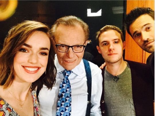 elizabeth being everyone’s best friend: a thread <33