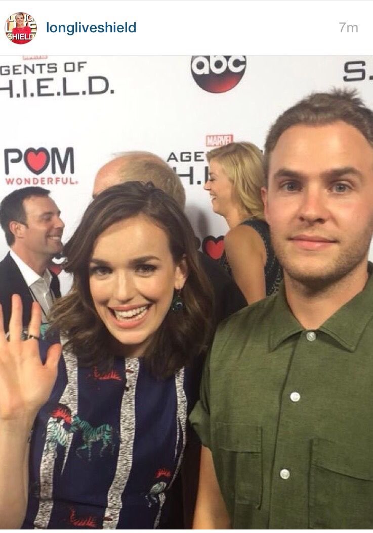 elizabeth being everyone’s best friend: a thread <33