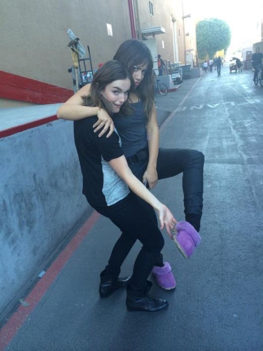 elizabeth being everyone’s best friend: a thread <33