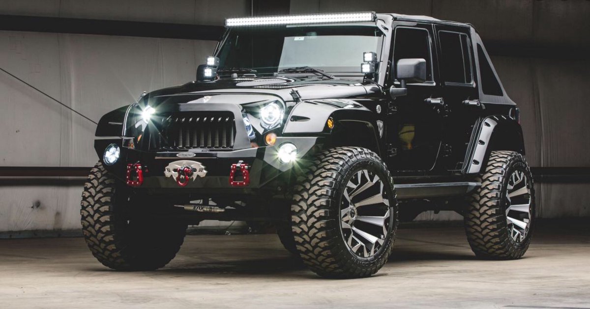 Quick refreshing drink at a New Forest pub ....change into warm gear and waterproofs, grab your binoculars as we are going pony and deer spotting...... #CalisGrandTour  @ElizGriff2016  @ValinVigo  @stripeyspotty  @LeoTheBengal  @Percy_BengalCat  @PiandNeko1  @SuzPilks