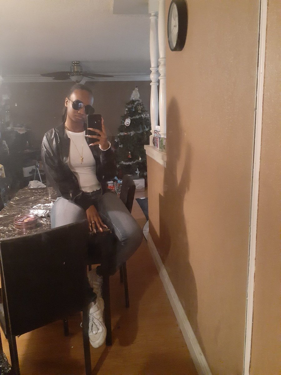 jaysdimples's tweet photo. shades on in the house just cause 🥰 #BeckyxDIME https://t.co/dCXhaIvjQB