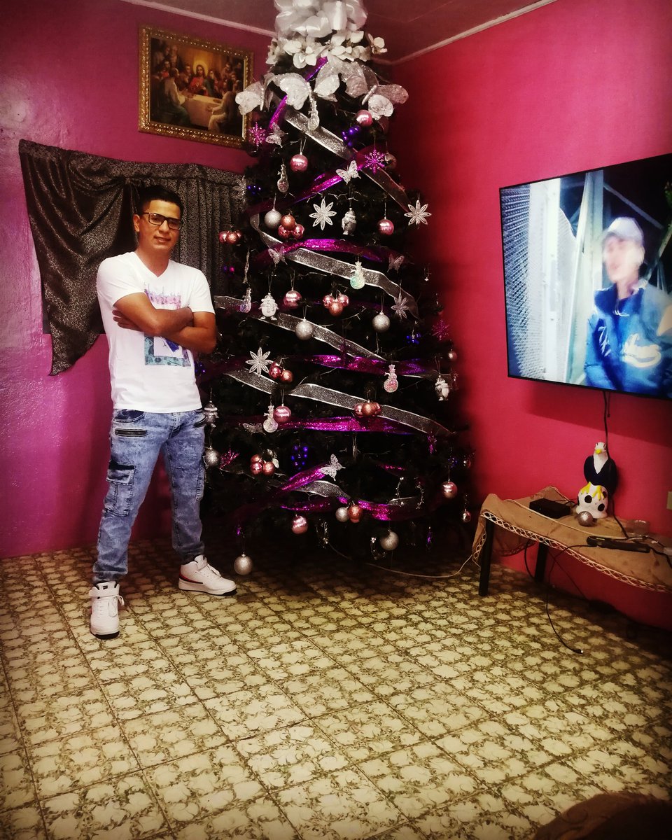 Sé quién no estuvo en las malas y hoy que vivo de la buena no te quiero a mi lado ✨
Feliz año nuevo 🙌