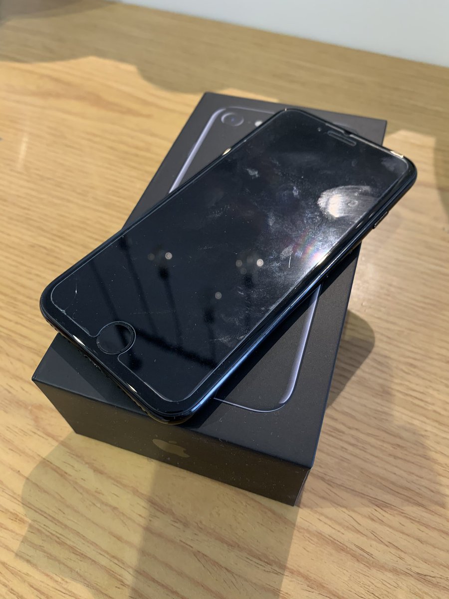 iPhone 7 128GB. Zerado. Com película. Na caixa, com carregador, mas sem fone. Com nota. 1.800. Me avisa se interessar.