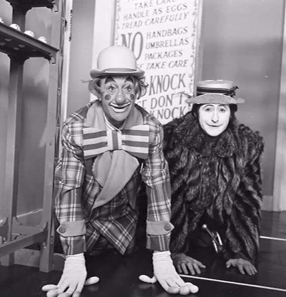 TimeLordDrew61's tweet photo. Great photos of Bernard Cribbins as Gag Writer Bradley Marler with Jimmy Jewell as Maxie Martin & Julian Chagrin as Jennings from Series Six Story of The Avengers. Look Stop Me If you’ve Heard This one...But There Were These Two Fellas. #TheAvengers #LookStopMe https://t.co/4Tda8bi323