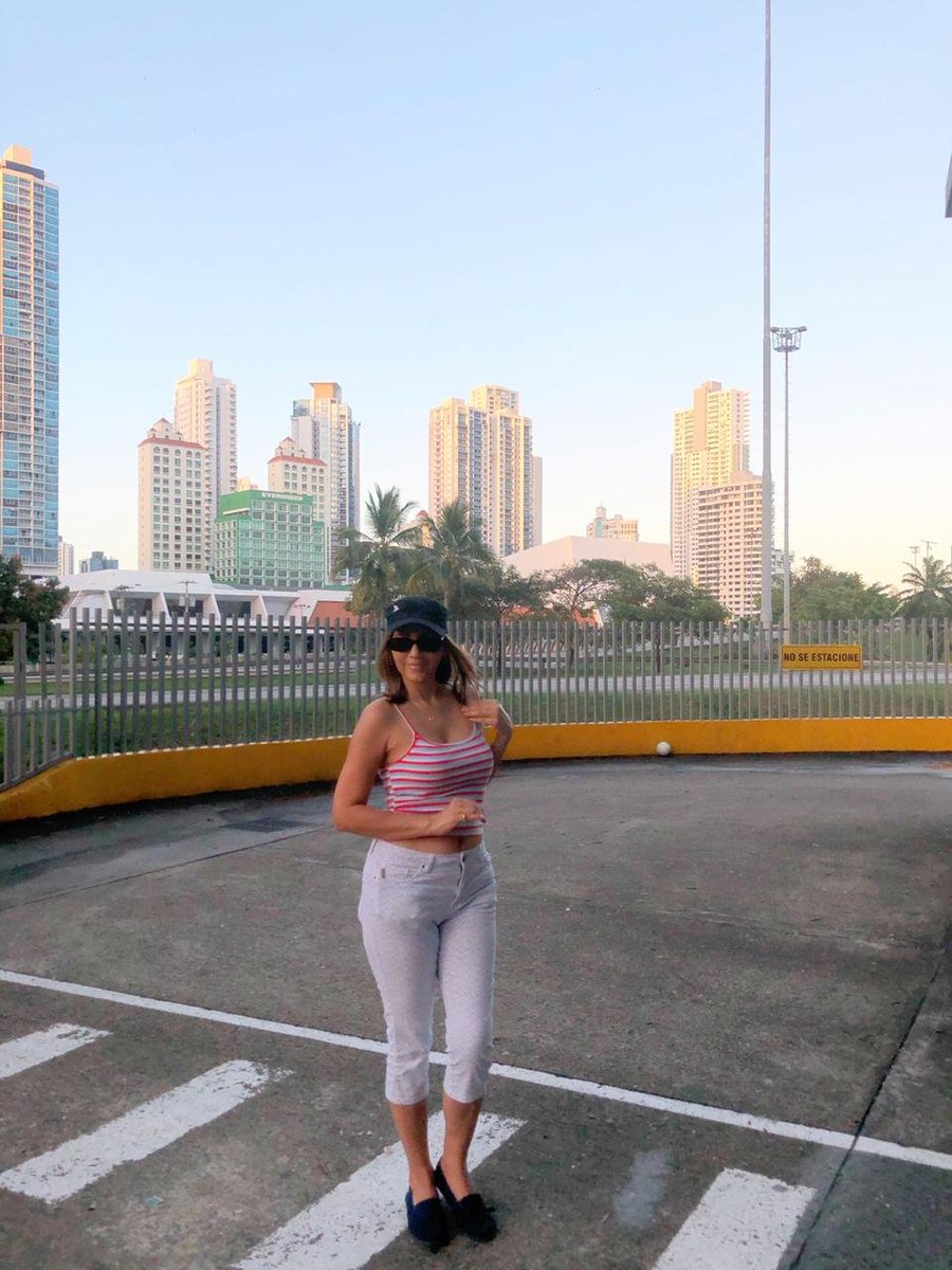 OdaEstilito's tweet photo. La tarde estuvo linda como para la 1ra sesión fotográfica del 2021. #SolDeVerano #Panamá 😎☀️ https://t.co/3cG8wraM0y