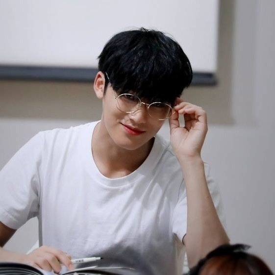 - mingyu wearing glassesan appreciation thread: