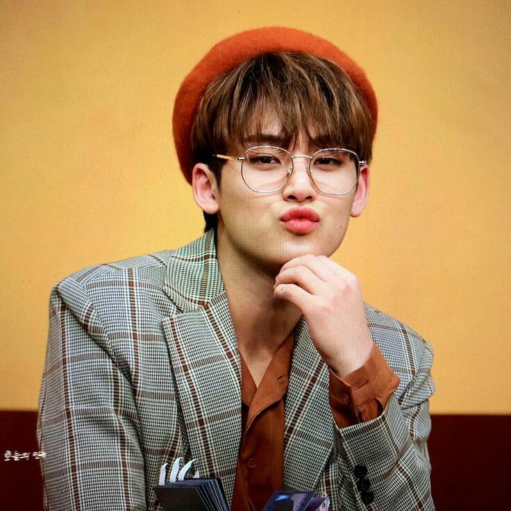 - mingyu wearing glassesan appreciation thread: