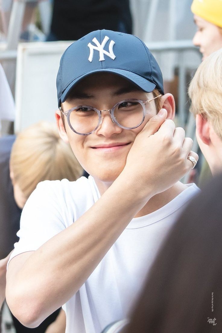 - mingyu wearing glassesan appreciation thread: