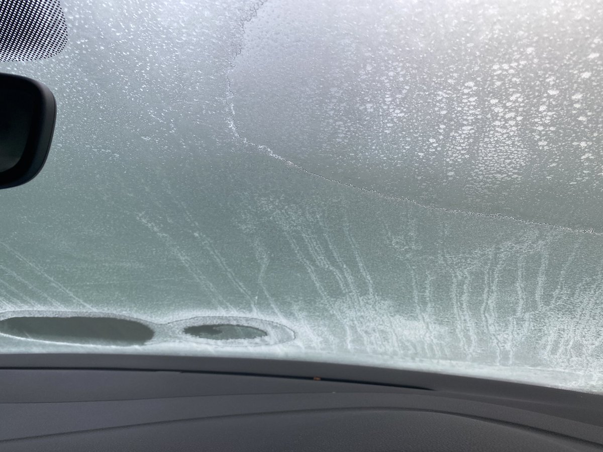 ট ইট র まきのじ 車中泊から起きたらフロントガラスの内側が凍ってる これじゃあ霜取りスプレーは使えないよ