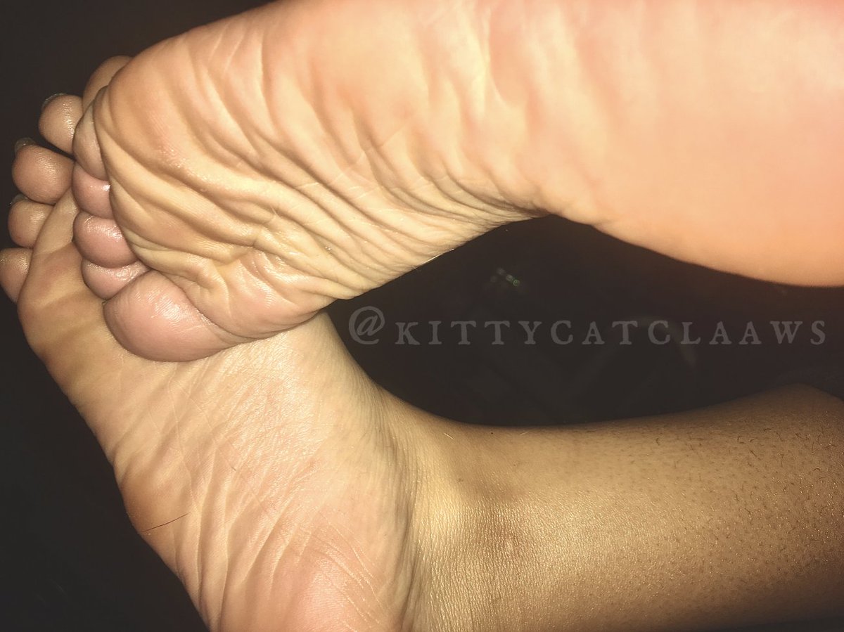 Ebony feet in face
