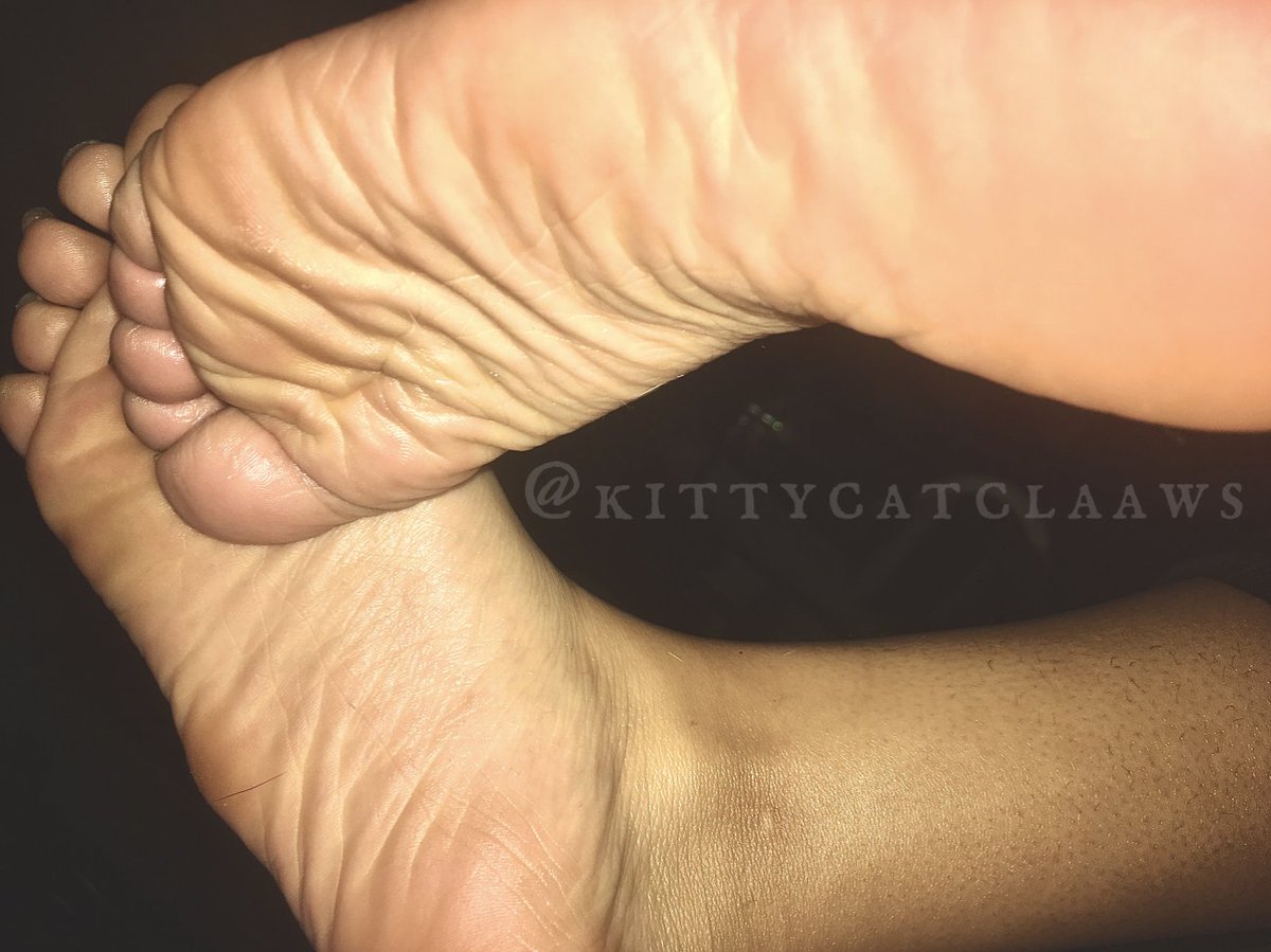 Feet face ebony in Shock Video