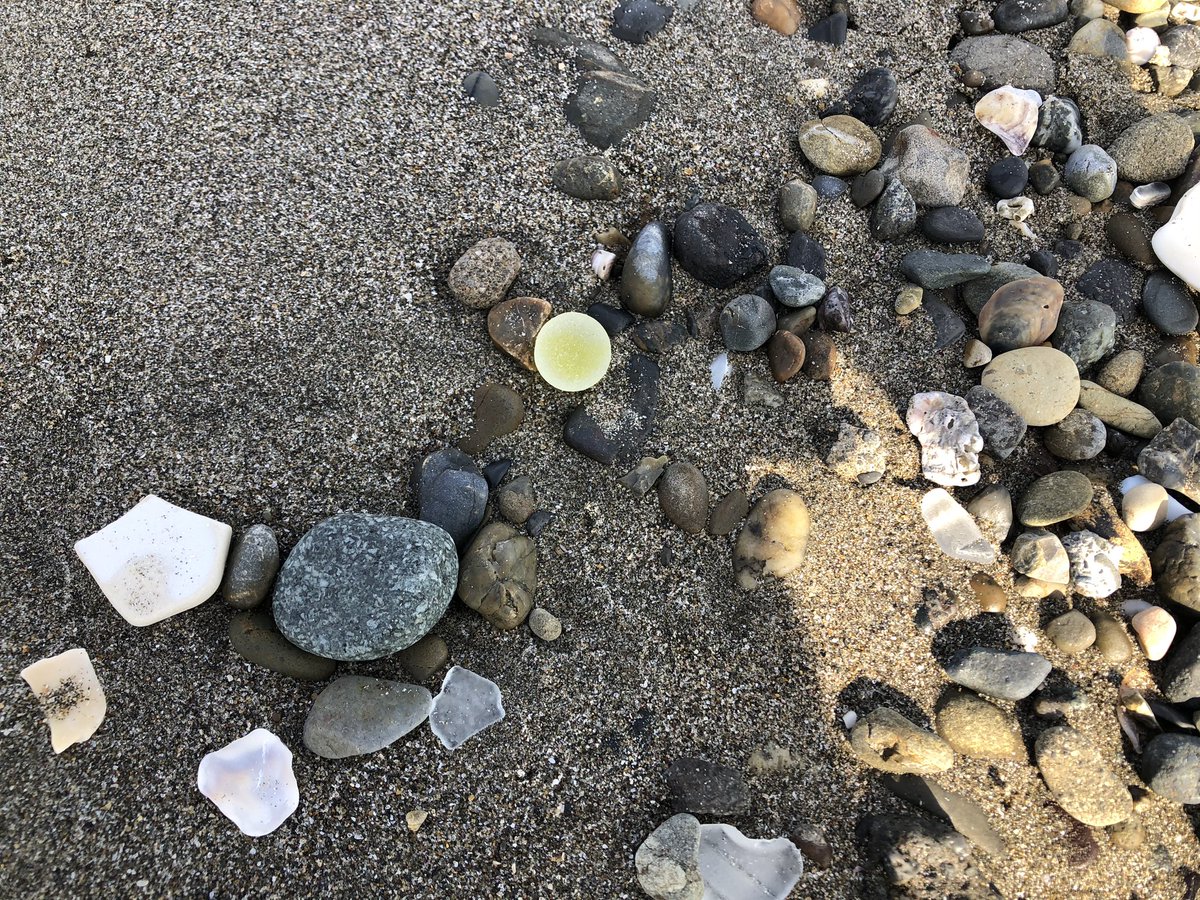 ヒロシ On Twitter やったー イエロー シー玉発見 ウランちゃん カドミちゃん どっちだろう カドミと思われるが シー玉 ウランガラス カドミウム Https T Co Q78jwm907o Twitter