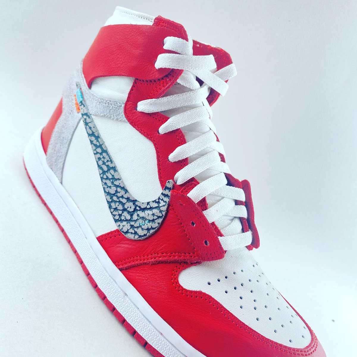 collier41fb's tweet photo. Another Hand Crafted pair of Jordans Off White 1’s https://t.co/mOlYJx4PQb https://t.co/EXc1HEHxiP