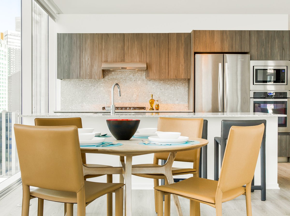 OptimaSignature's tweet image. Start 2021 off on the right foot and upgrade your space with one of our gorgeous apartment homes. A lifestyle you've been dreaming of starts at Optima Signature!✨#BeAnOriginal