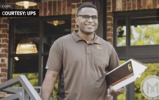 jonierwin9's tweet photo. Well at least Oregon’s head coach has a future with UPS if coaching doesn’t work out for him! 📦📬🤷🏼‍♀️ https://t.co/otPyXhIik0
