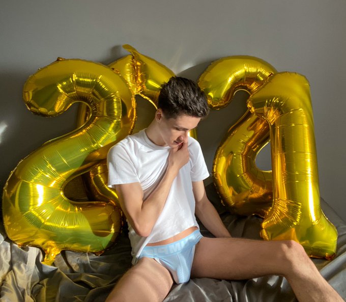 2 pic. HAPPY NEW YEAR HOT BEASTS!! ?? https://t.co/F4hXdEaw6y