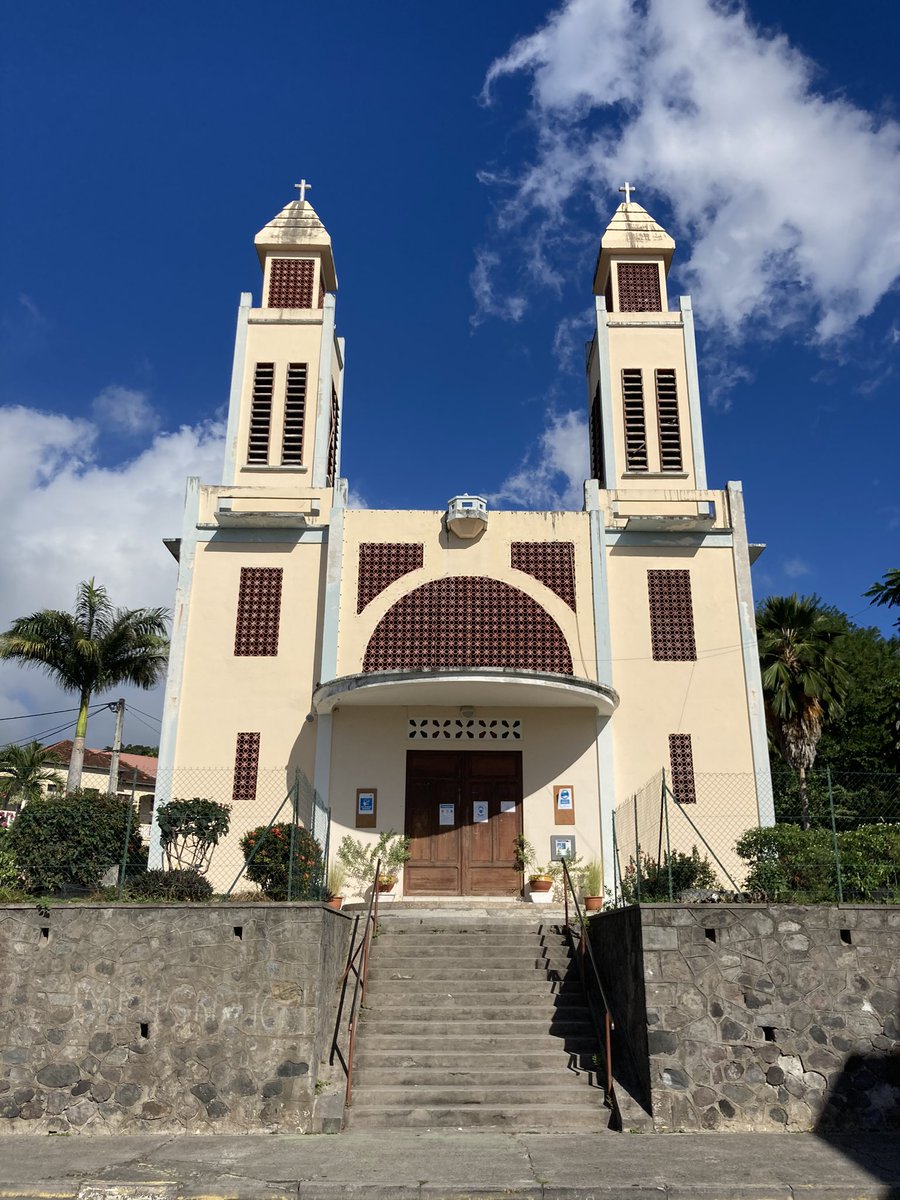 Chattancourt's tweet photo. Monument aux morts de la commune #LePrecheur en #Martinique. Parmis la trentaine de #Poilus mort pendant la #Grandeguerre, figure le canonnier CLEMENTE René Octave mort em 1917 dans le bois d’#Esnes à proximité de #Chattancourt en 1916. @MonuMorts #WW1 #Poilu #Verdun https://t.co/und0cKc6D5