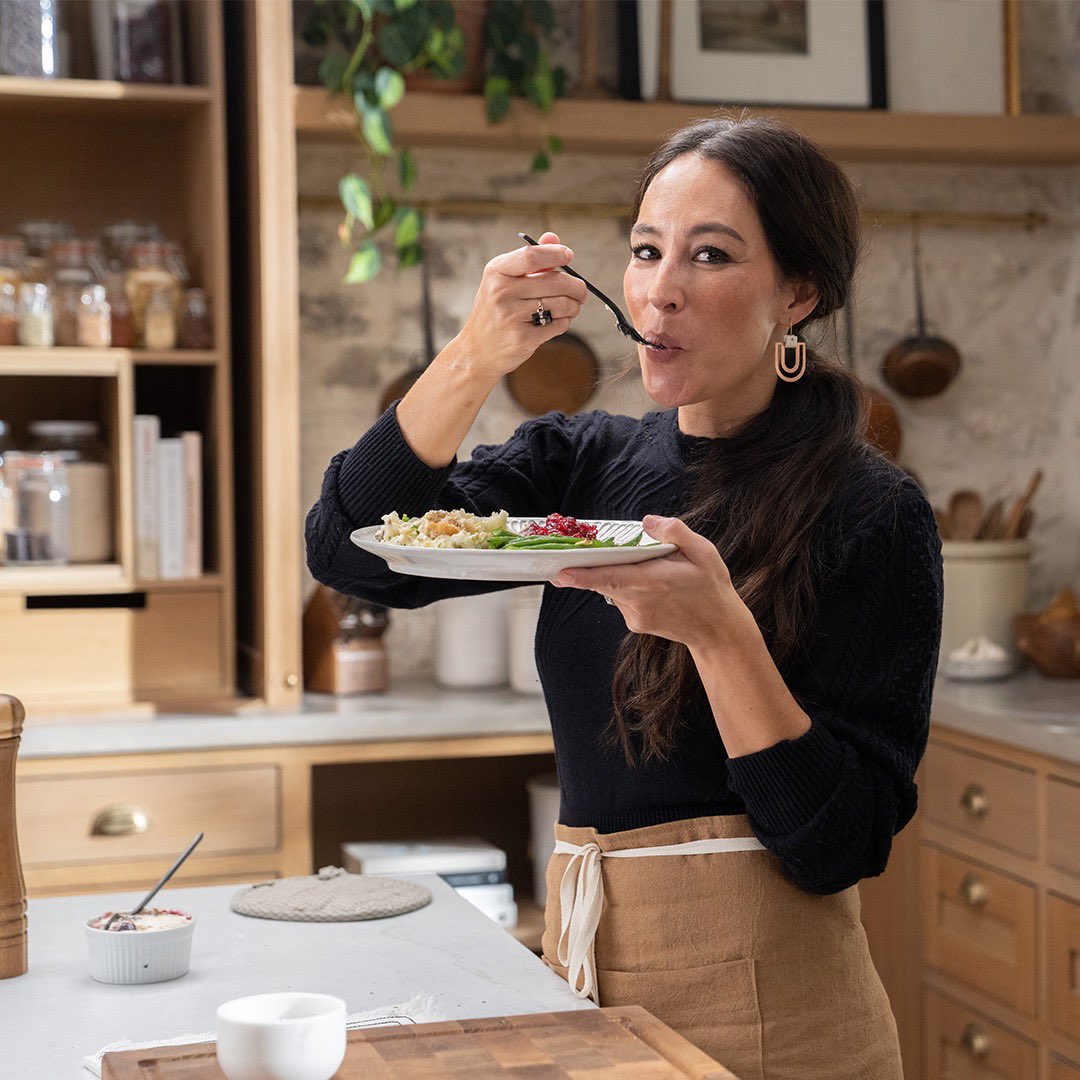 Joanna Gaines on Twitter: &quot;I&#39;ve had so much fun filming my cooking show &amp; I finally get to share some of it with you—tune in to @FoodNetwork 1/3 at 7/6p CT to