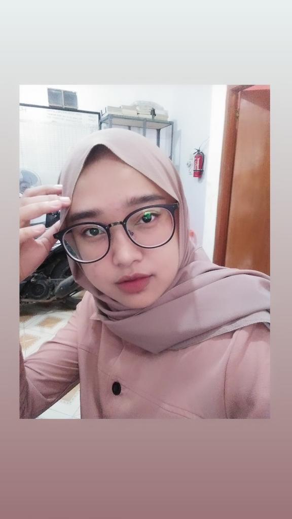 Lisday273's tweet photo. Besok Senin. Liburnya selesai. Ayo kerja lagi🙃 https://t.co/fnUtub6j2m