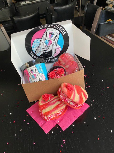 The Bachelor launches on Monday, January 4 🌹 Offering an At-Home Bachelor ⁣Package that includes a heart-shaped gelato cookie sandwich kit for two...with one pint of gelato, four heart-shaped cookies, sprinkles, and two roses. RanallisLincolnPark.com for the details.