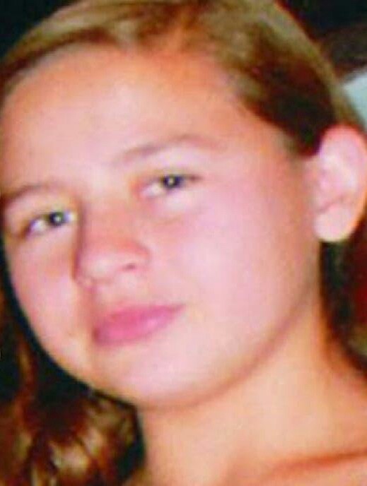 Celeste Orozco tenía 14 años cuando desapareció en Mendoza. Después de 10 años fue localizada en Buenos Aires!!. Detuvieron a su madre Mónica Maturano y su padrastro Alberto Orozco, por haberla entregado a una red de trata. Pedimos Justicia!! por Celeste!😑💜