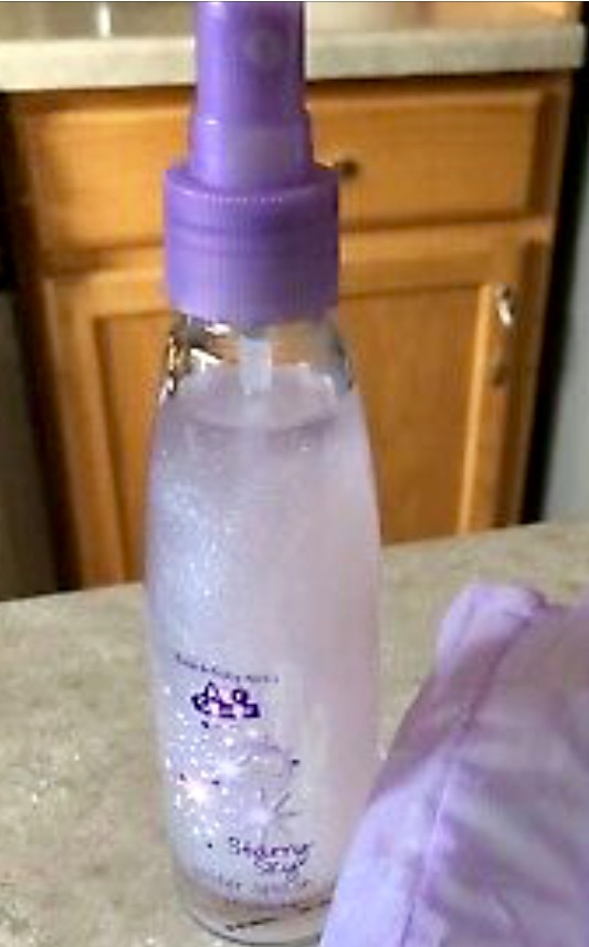 JaneMwines's tweet photo. I litterly  need @bathbodyworks to bring this back or any of the Art stuff line! ✨💖💕 #artstuff #90's https://t.co/hRBB7mlPGG