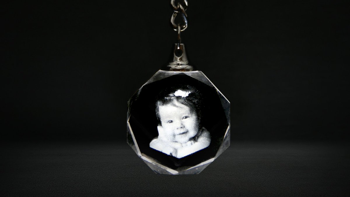 3DCRYSTALMAGIC's tweet image. Laser crystal engraving laser engraved crystal gifts 3d picture gifts #3dkeychain #3dengravedkeychain #3dglassart #anniversaryportrait #3dartpictures