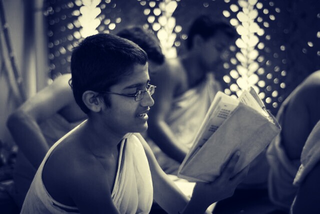 desi_thug1's tweet image. Mattur: Sanskrit village of Bharat !

Glimpse of ancient bharat in modern time, whole mattur village communicate in fluent sanskrit, objective to keep alive the ancient language, young boys are taught vedas from the age of 10 at school along with english, ancient traditional art